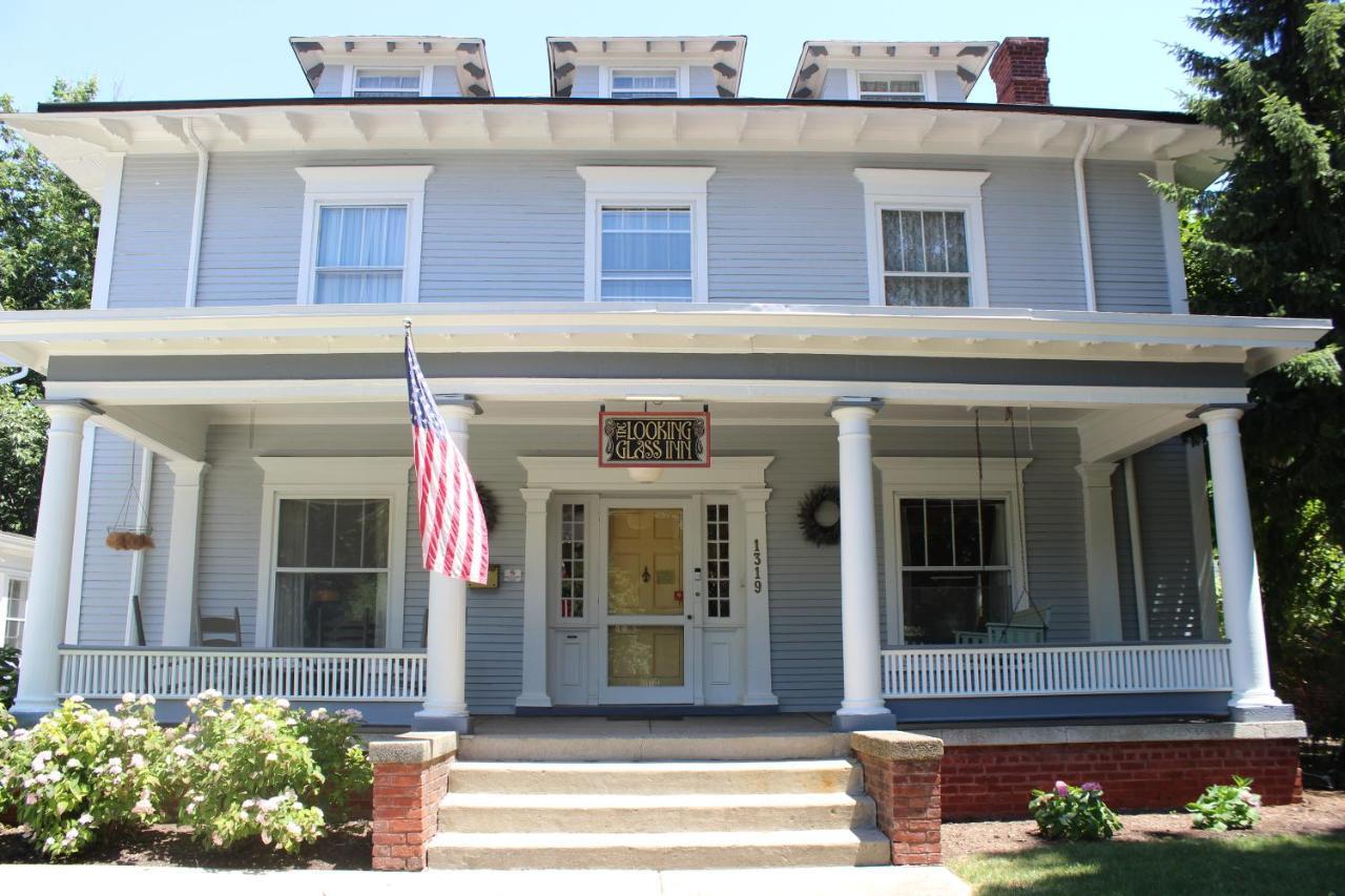 Looking Glass Inn Indianapolis Exterior photo