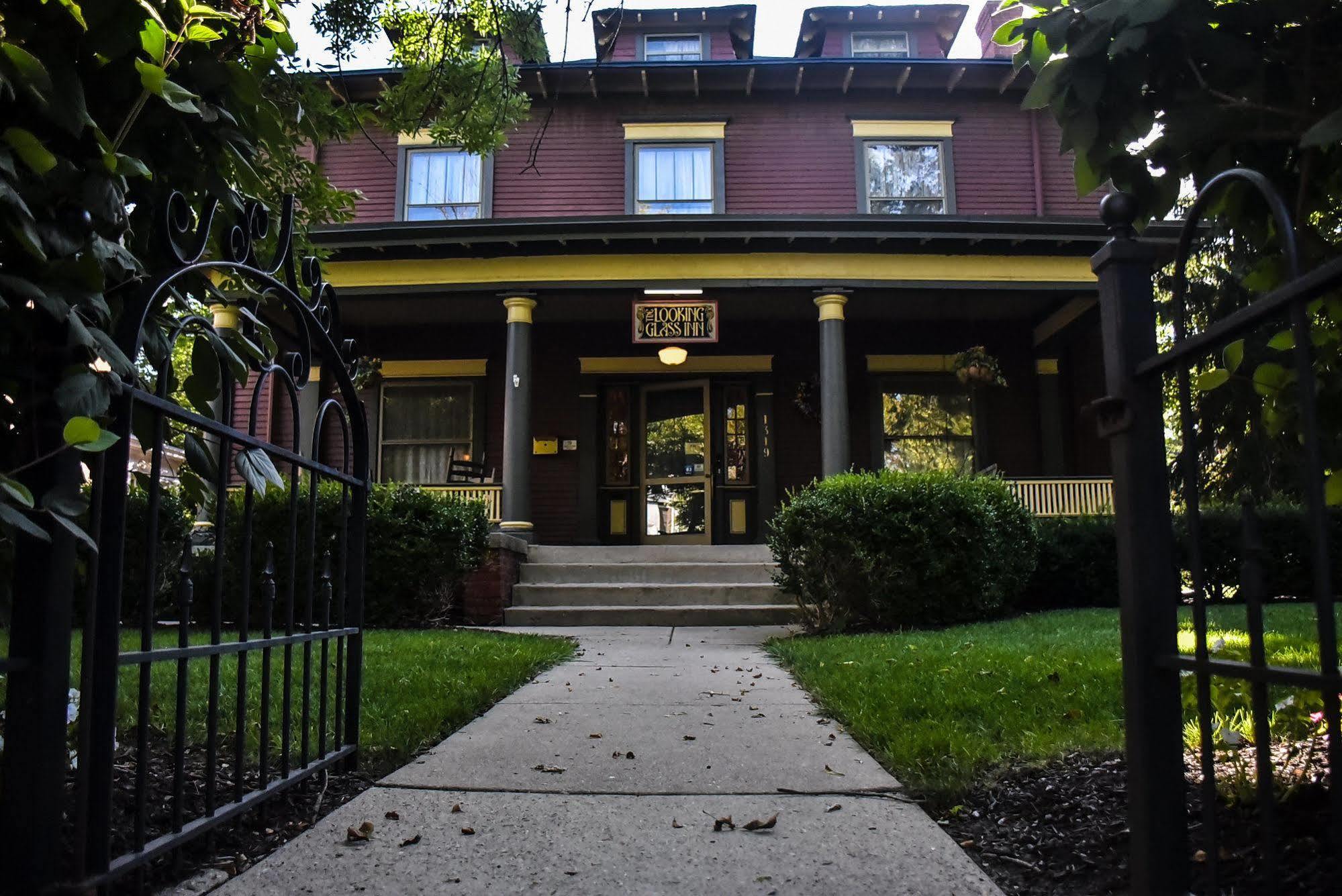 Looking Glass Inn Indianapolis Exterior photo